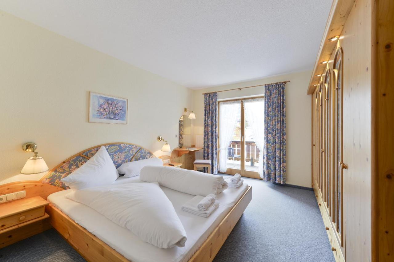 Haus Wallis Hotell Lech am Arlberg Rum bild