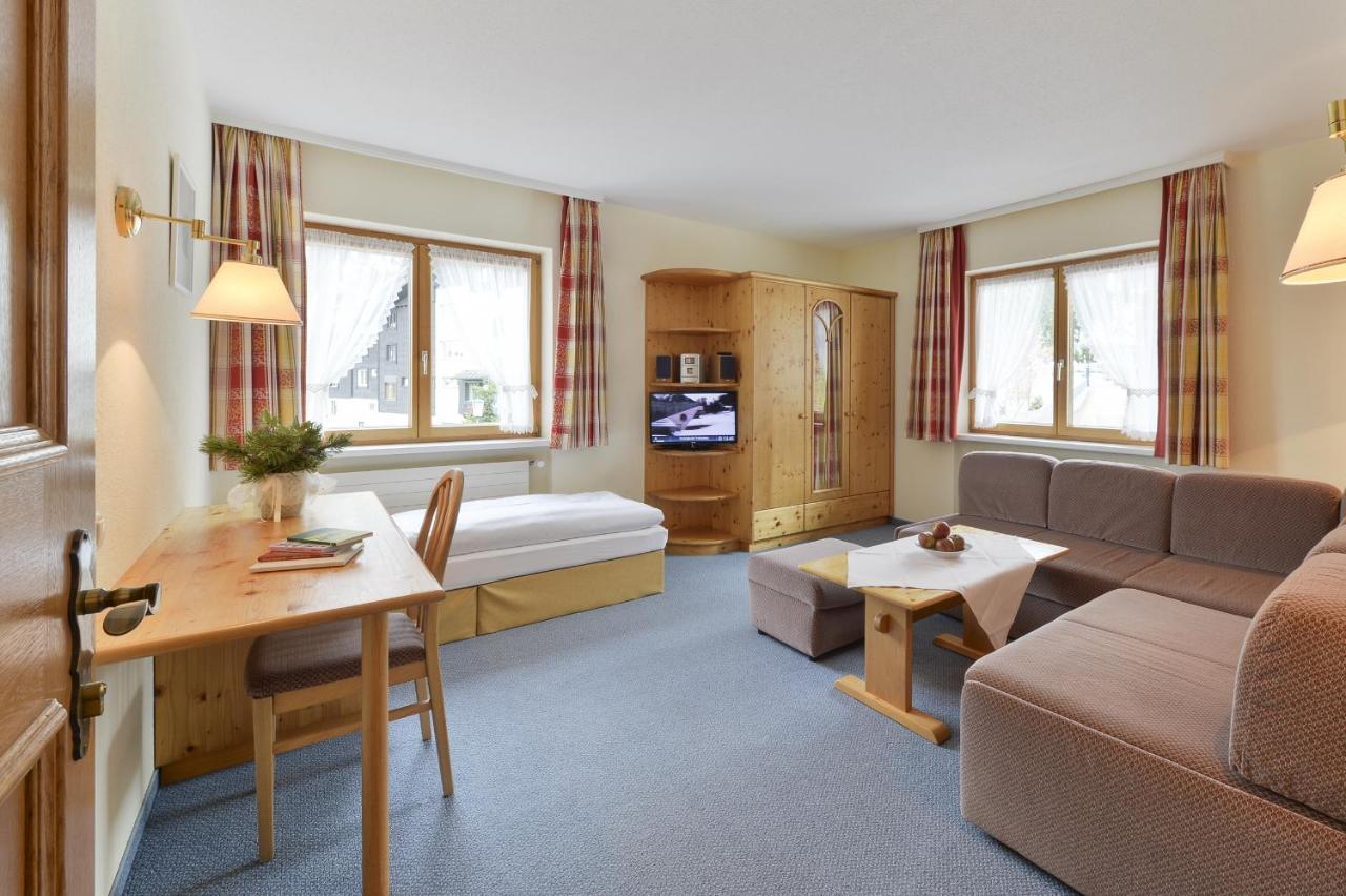 Haus Wallis Hotell Lech am Arlberg Rum bild