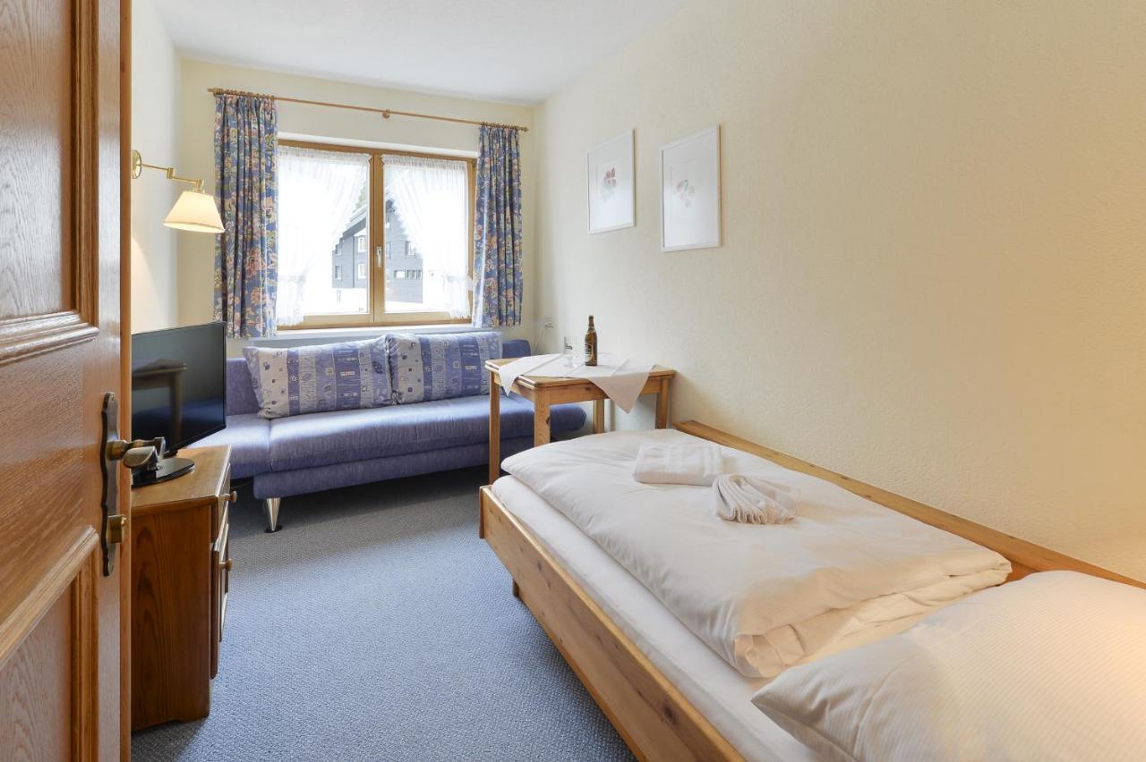 Haus Wallis Hotell Lech am Arlberg Rum bild