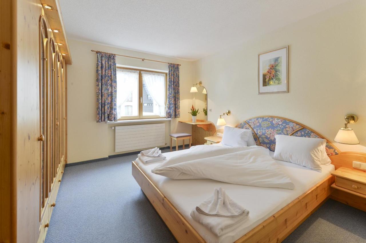 Haus Wallis Hotell Lech am Arlberg Rum bild