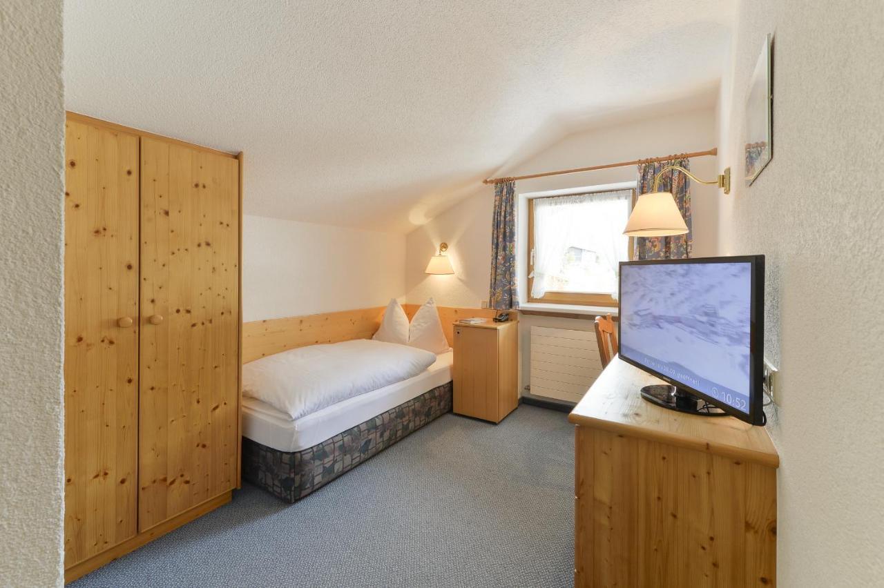 Haus Wallis Hotell Lech am Arlberg Rum bild
