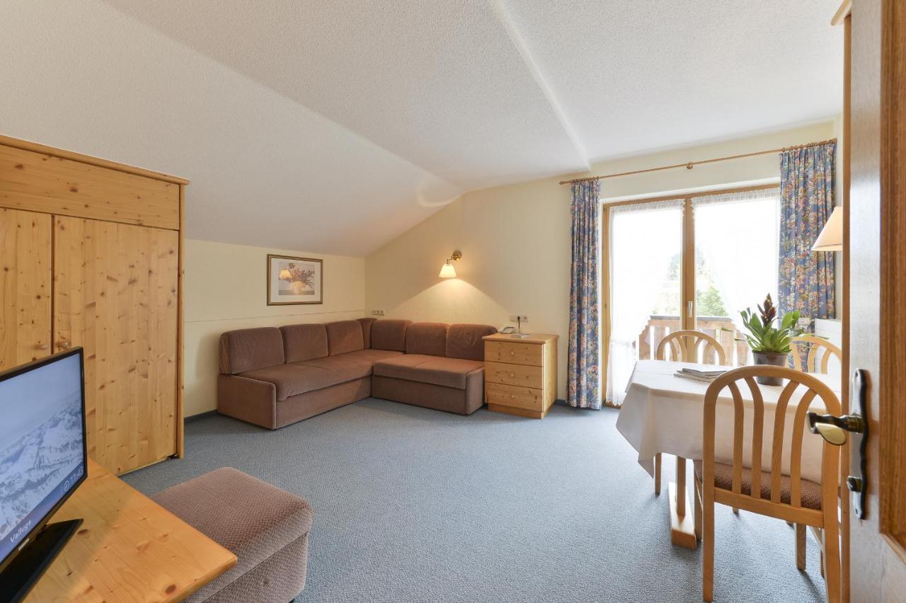 Haus Wallis Hotell Lech am Arlberg Exteriör bild